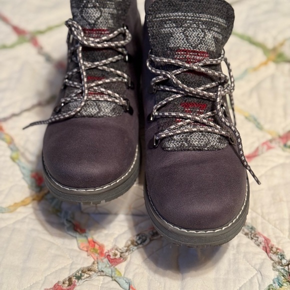 BOBS from Skechers Shoes - BOBS Memory Foam Boots size 6.5